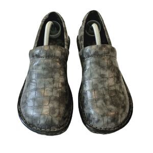 b.o.c Born Concepts Peggy Gray Croccodile Embossed Clog Shoes Size 6.5